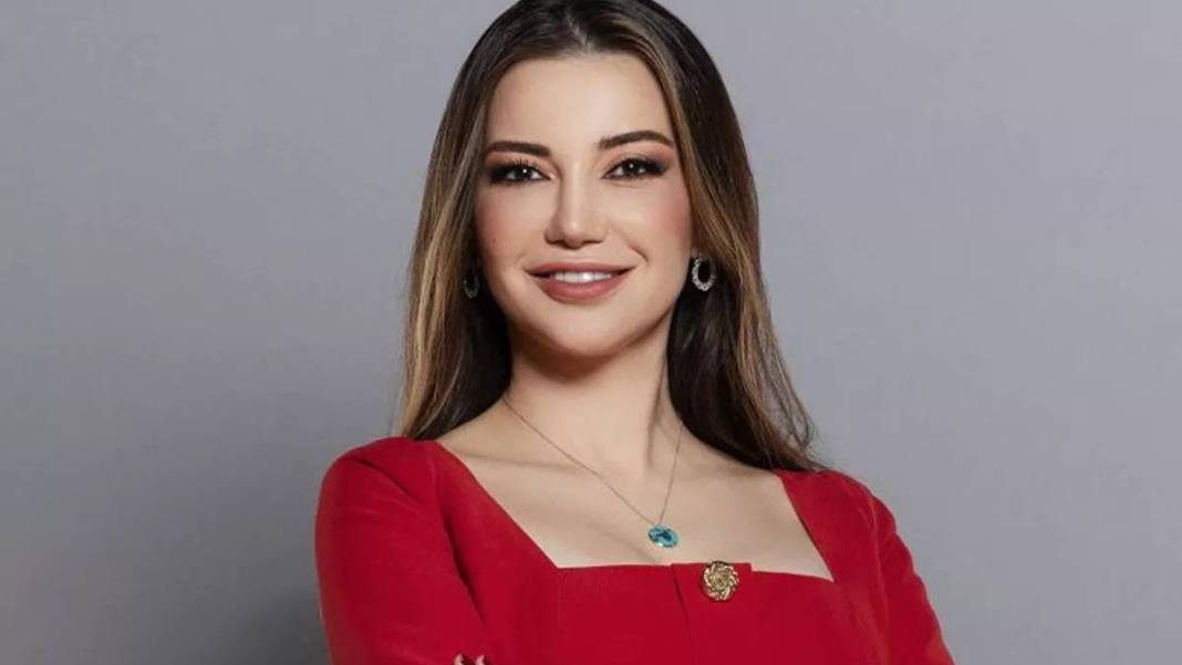 Başında başörtü elinde Yasin kitabı ile poz vermişti! Esra Ezmeci gelen tepkilere daha fazla dayanamadı: Ben abdestimi alıp... 3